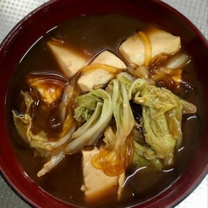 白菜と豆腐、マロニーのお味噌汁